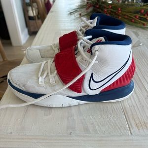 Nike Kyrie Irving Basketball shoes Boys youth size 4